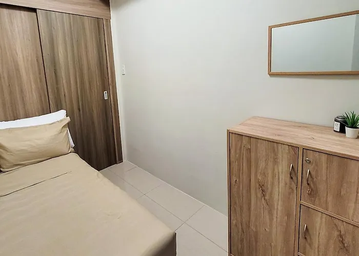 An-dy's Point, Field Residences